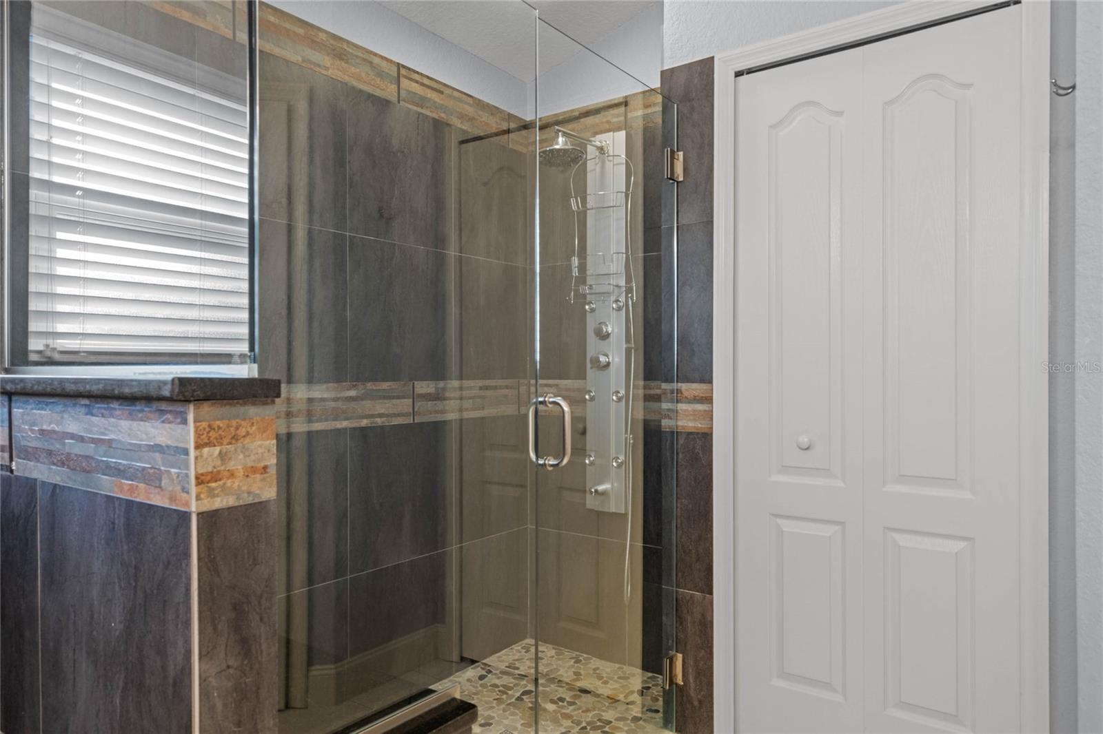 300 Kings Way Property Photo 13