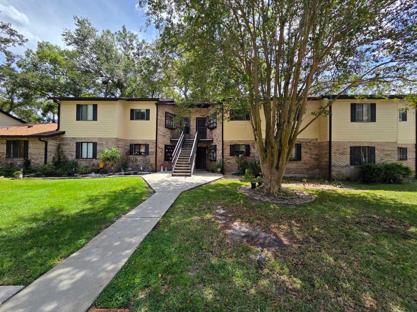 1746 FOXHALL CIR #1746 Property Photo 1