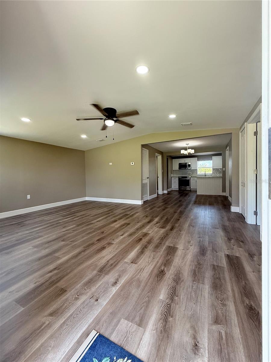 426 Becton St Property Photo 8