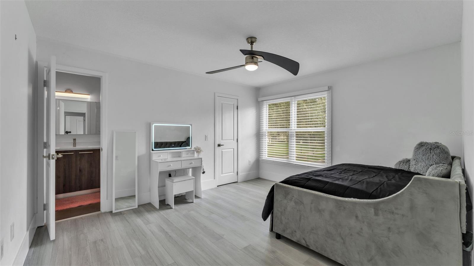 1632 Regal Cove Ct Property Photo 47