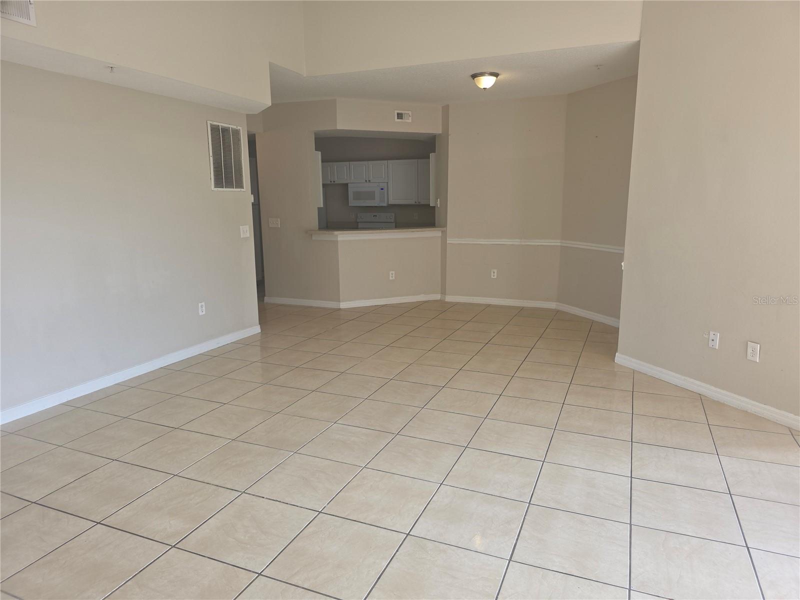 5566 Metrowest Blvd #303 Property Photo 4