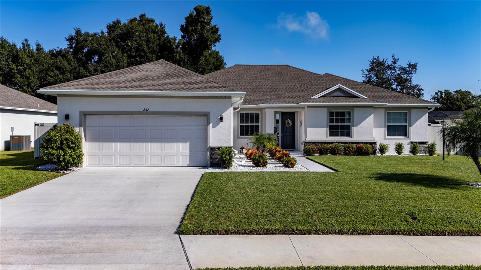 252 Samantha Ave, Property Photo 1
