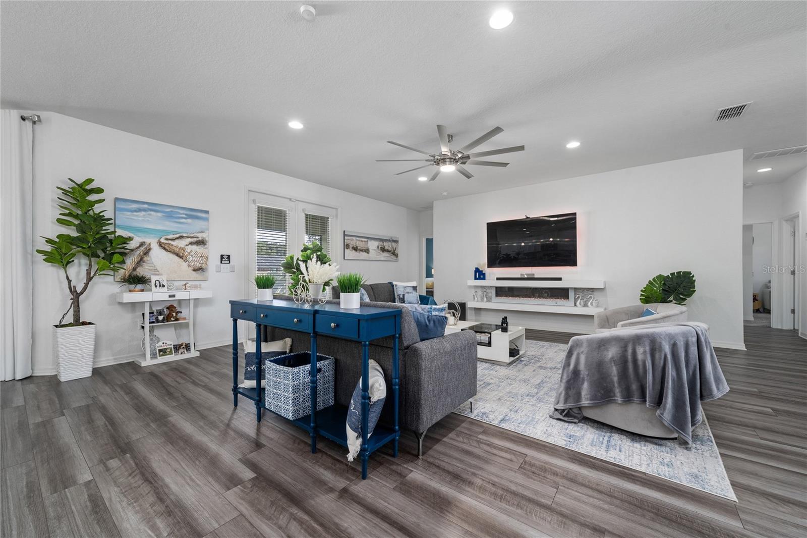252 Samantha Ave, Property Photo 8