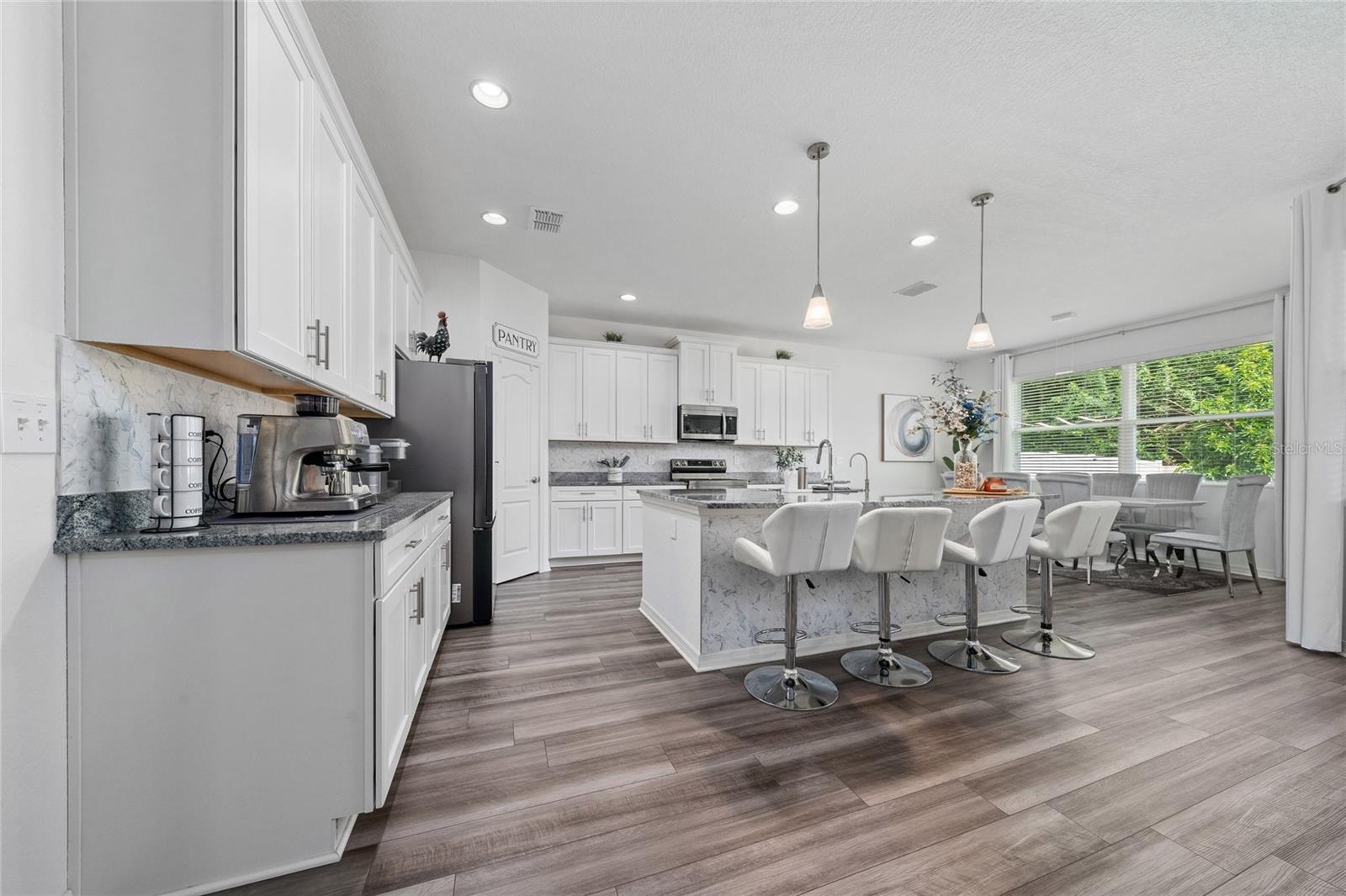 252 Samantha Ave, Property Photo 11