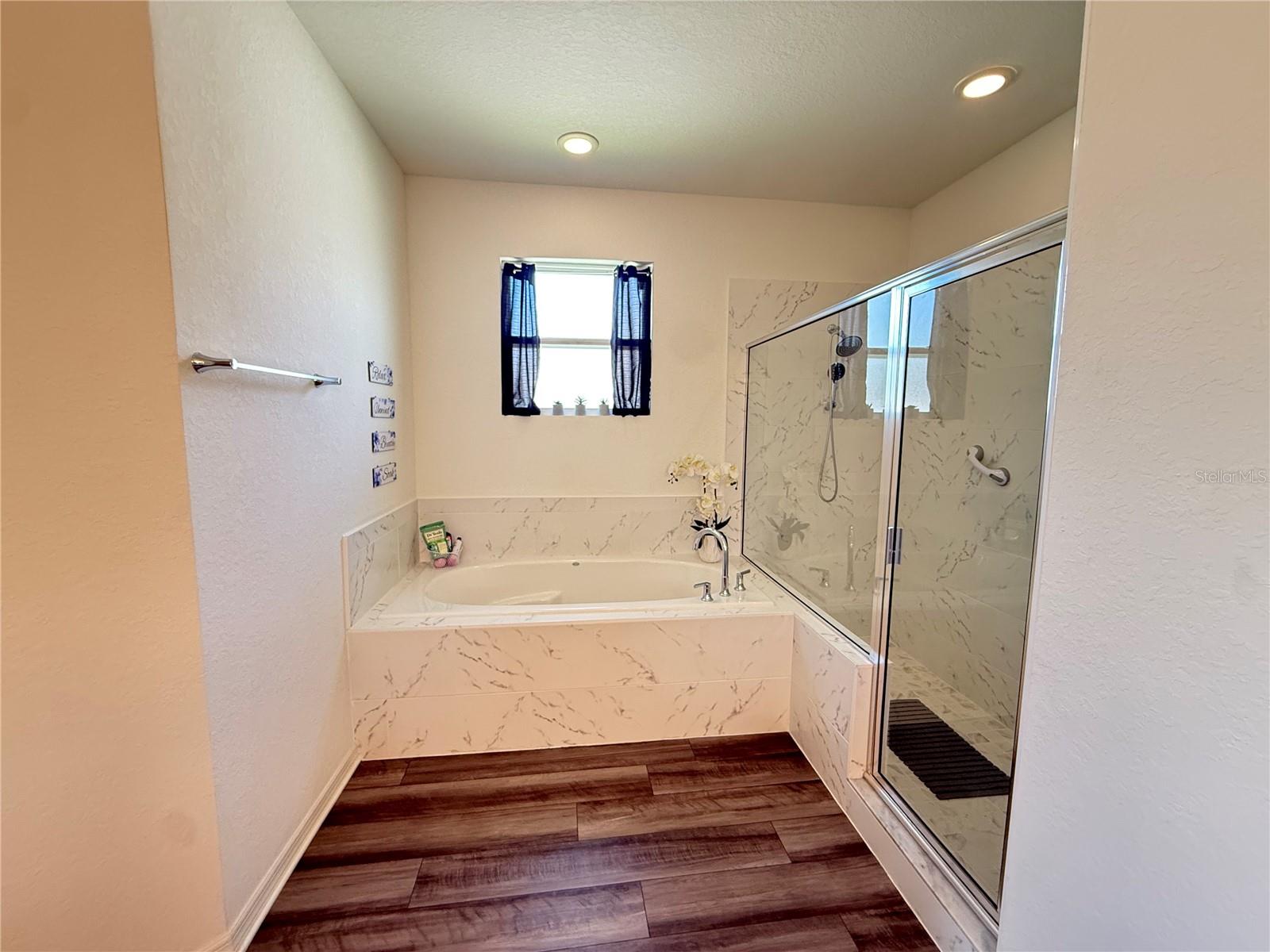 252 Samantha Ave, Property Photo 43