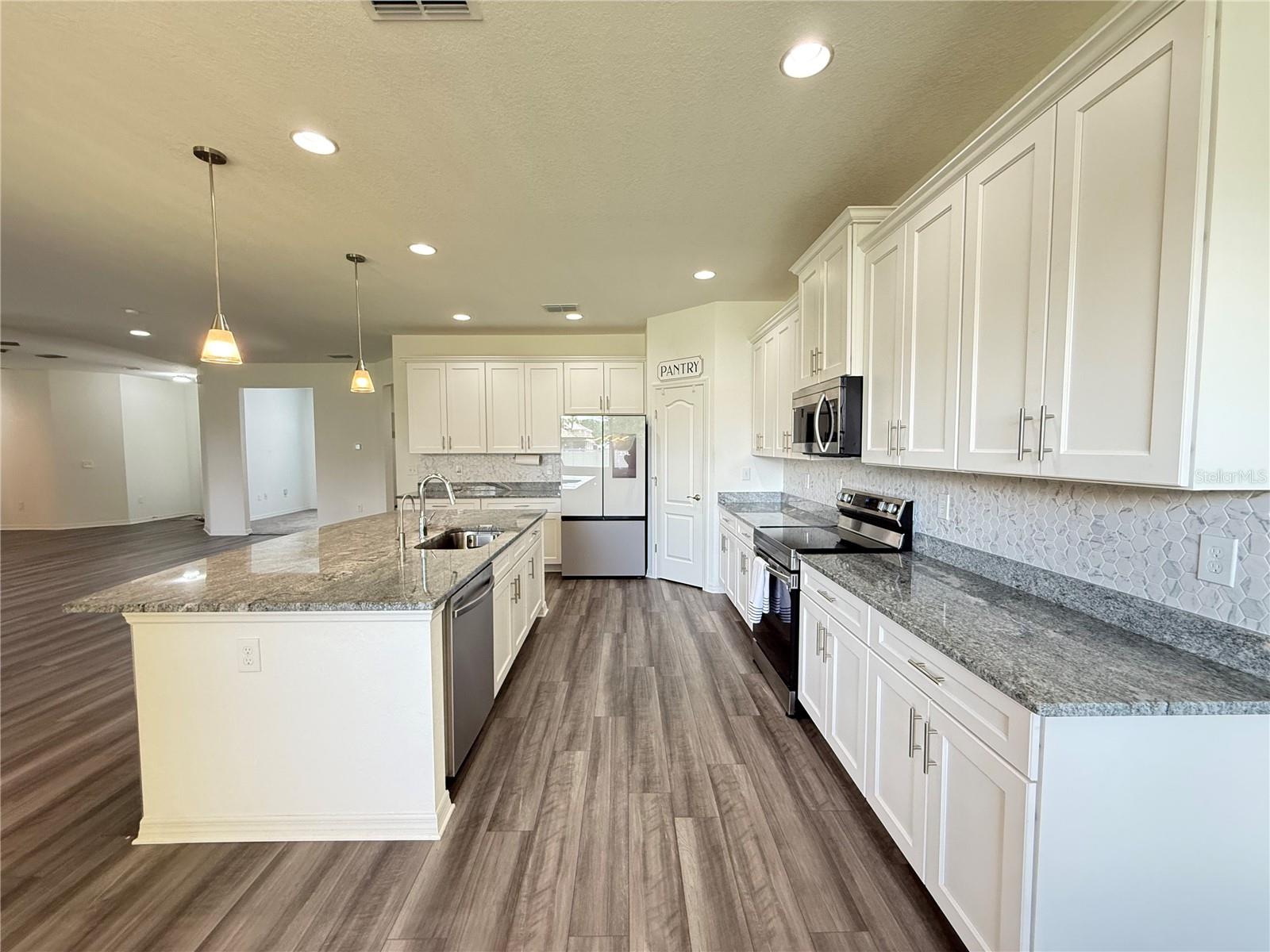 252 Samantha Ave, Property Photo 54