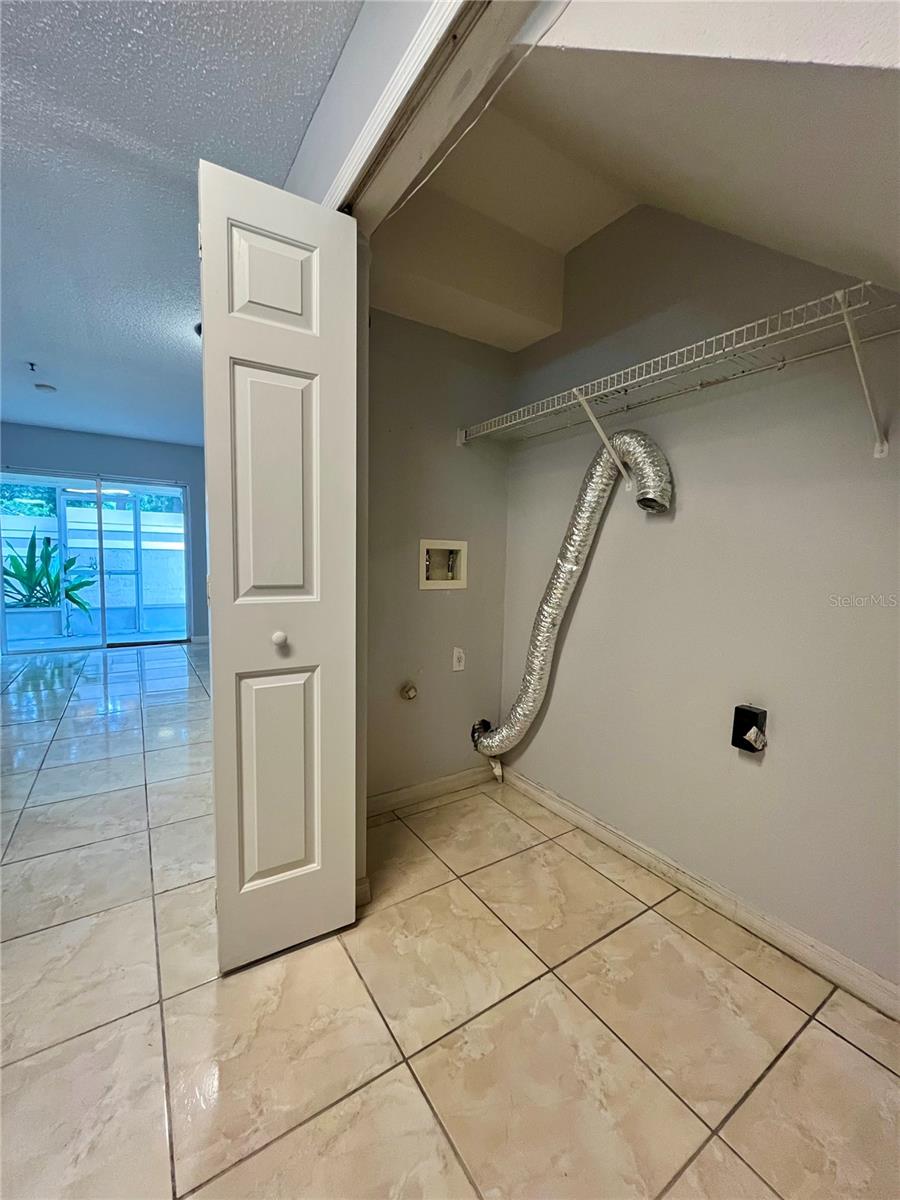 1647 Windsor Oak Ct Property Photo 7