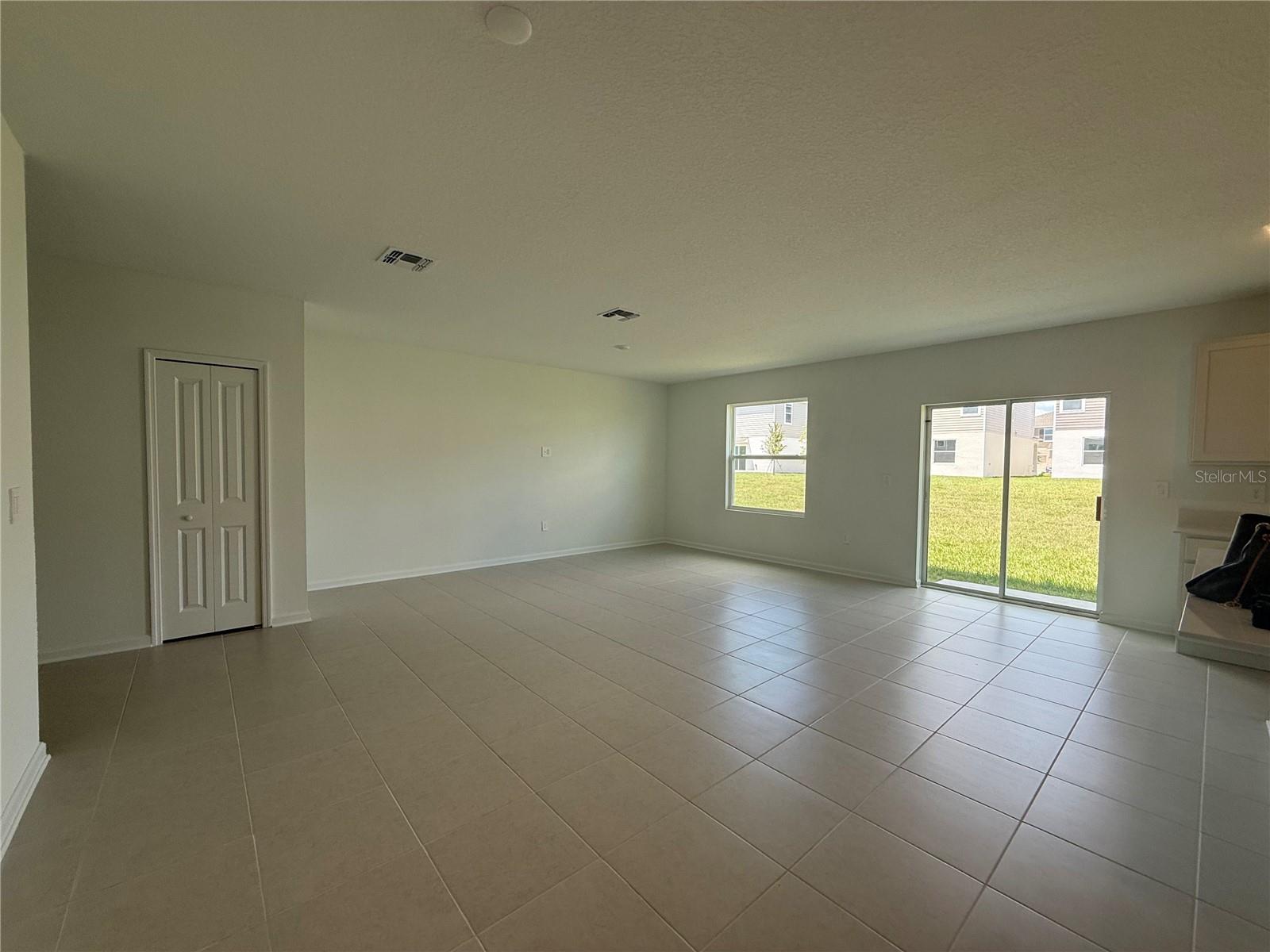2528 Absolute Ave Property Photo 3