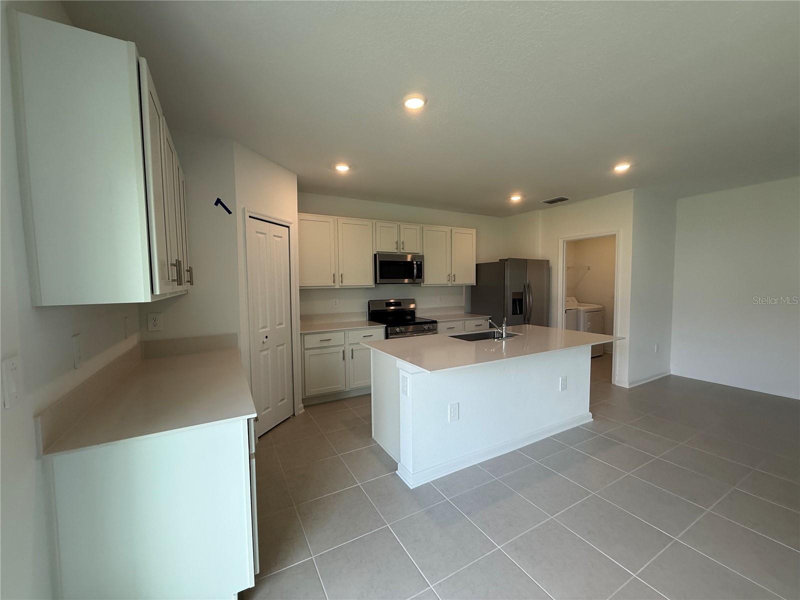 2528 Absolute Ave Property Photo 4