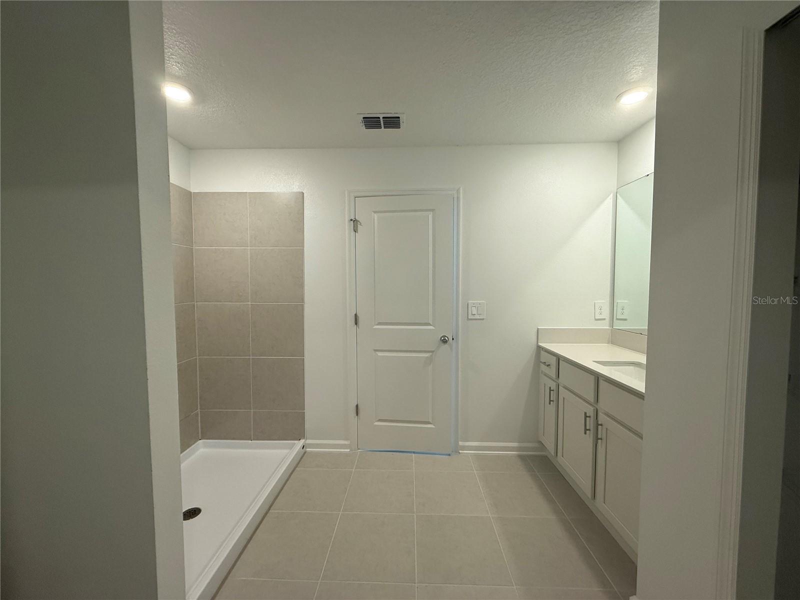 2528 Absolute Ave Property Photo 14