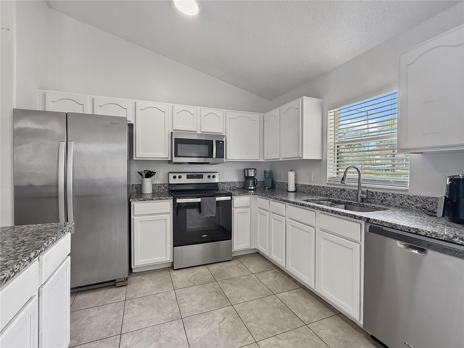 2512 Oneida Loop Property Photo 13