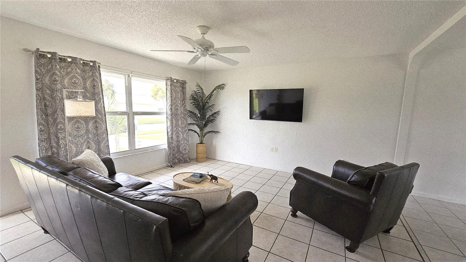 13398 Ballon Ave Property Photo 3