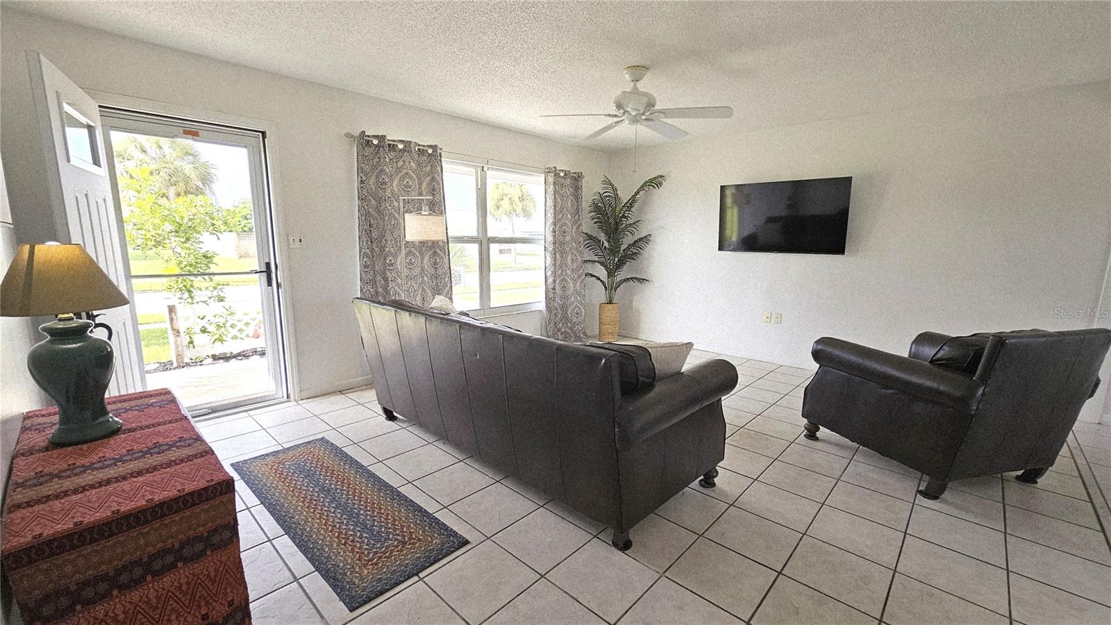 13398 Ballon Ave Property Photo 4