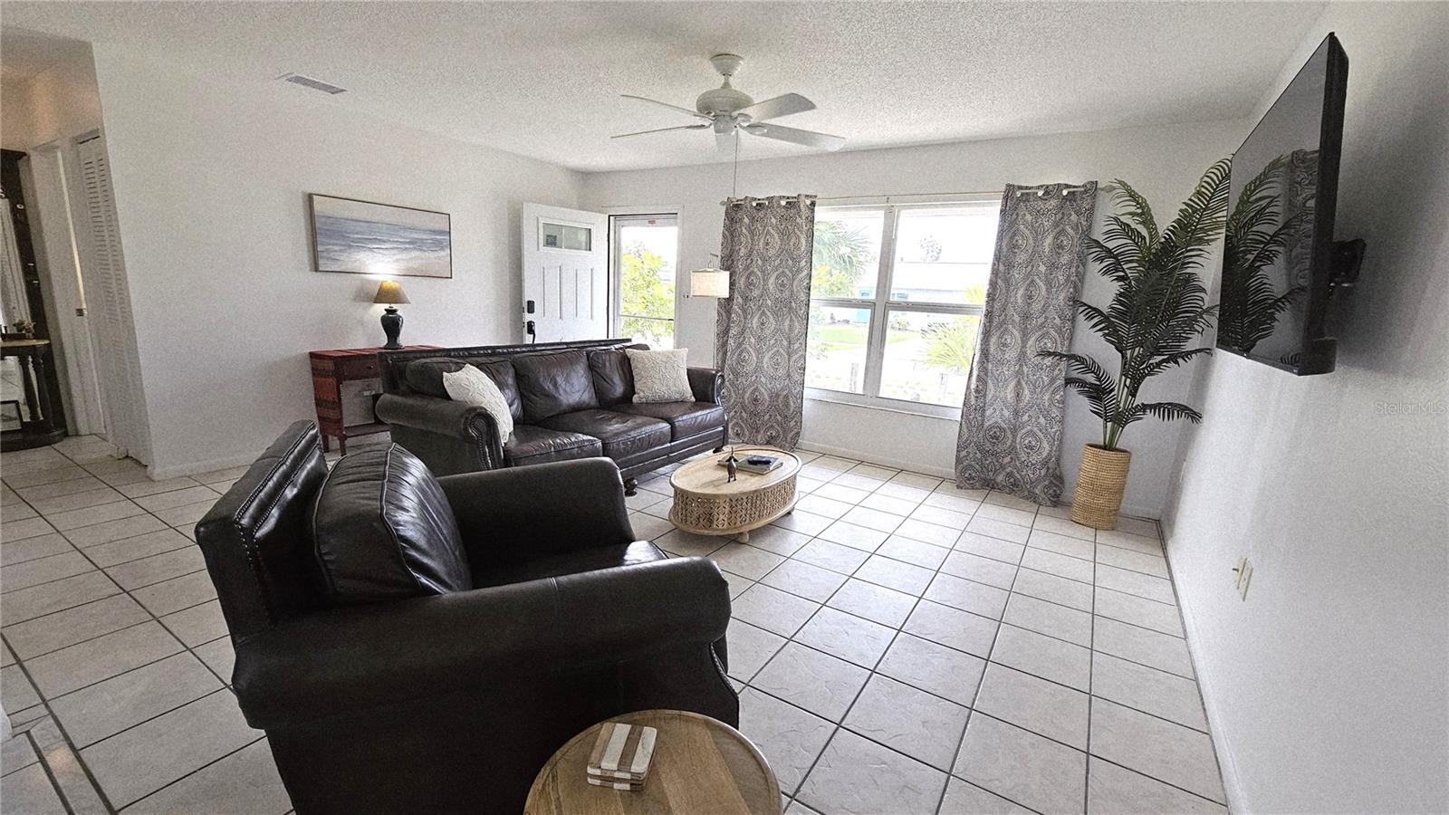 13398 Ballon Ave Property Photo 5