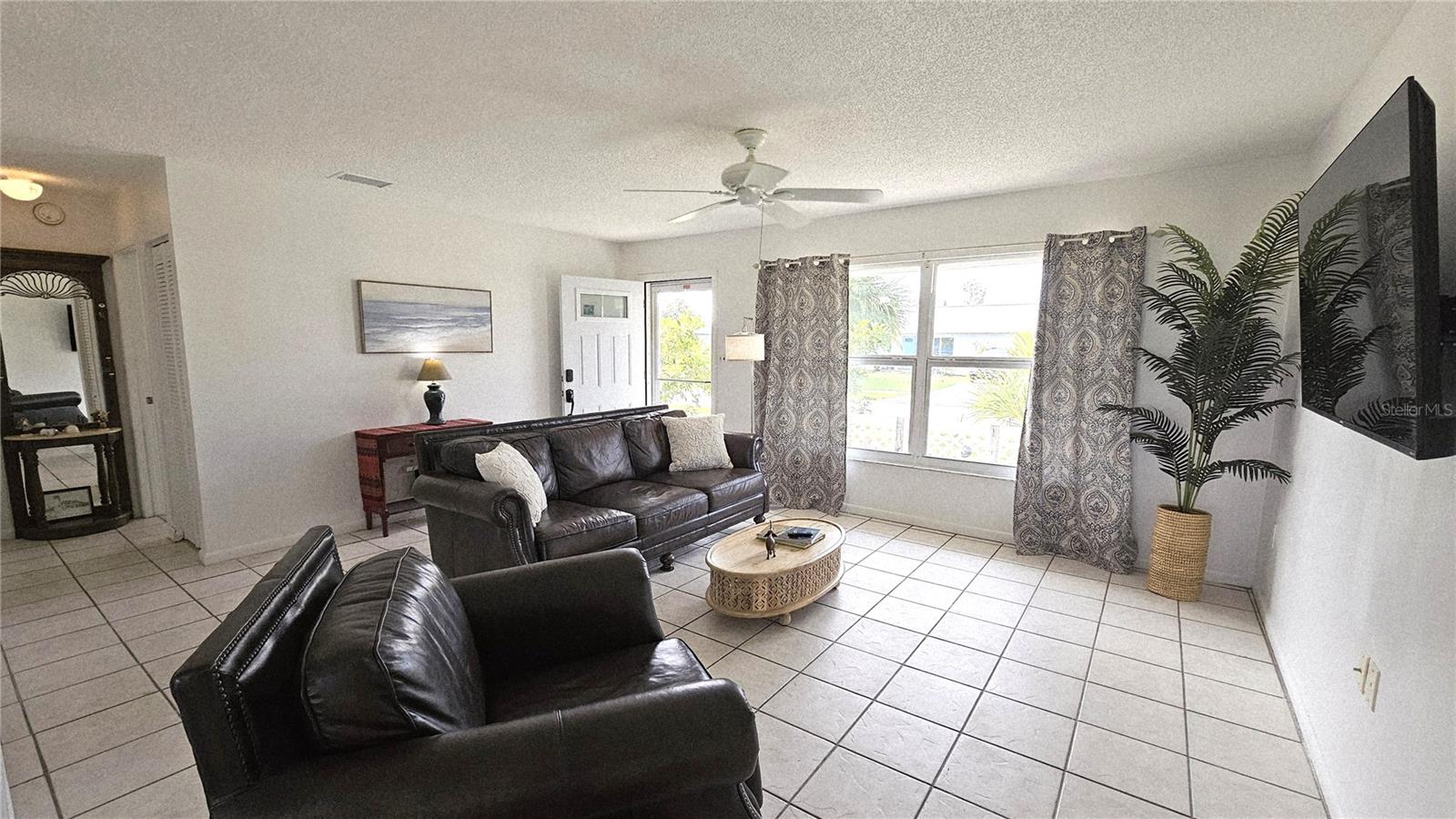 13398 Ballon Ave Property Photo 7