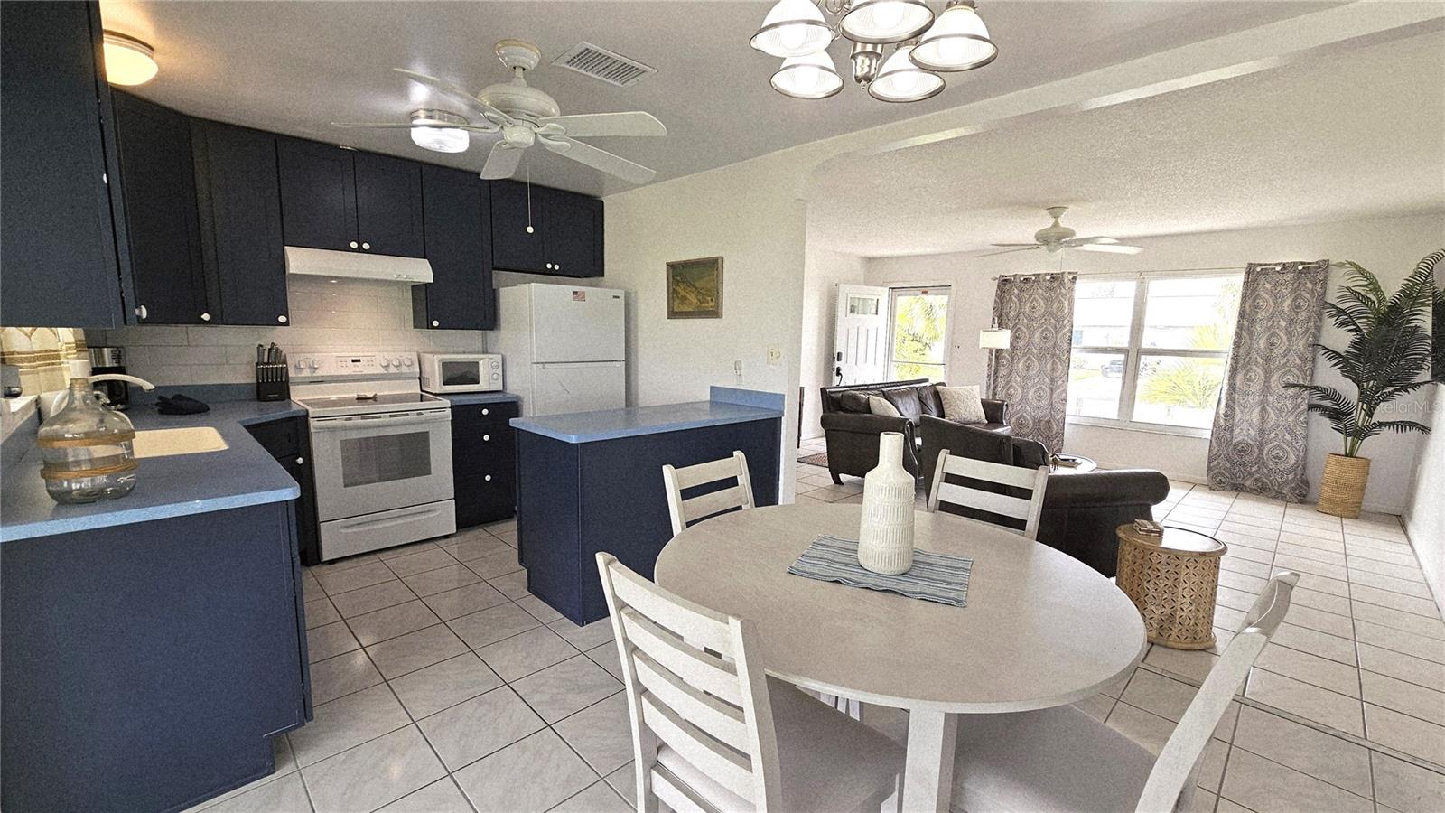 13398 Ballon Ave Property Photo 10