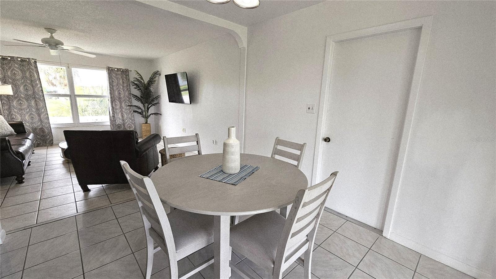 13398 Ballon Ave Property Photo 11