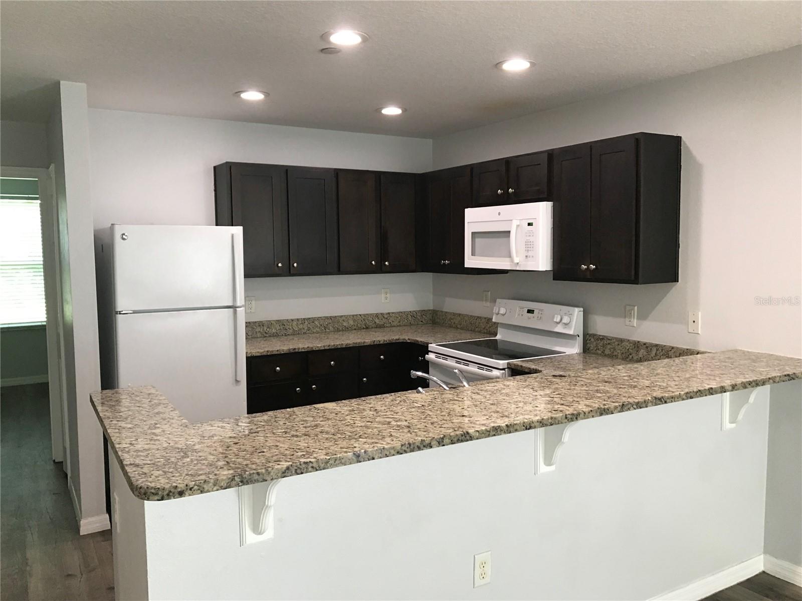 284 Gardner Ln #d Property Photo 8