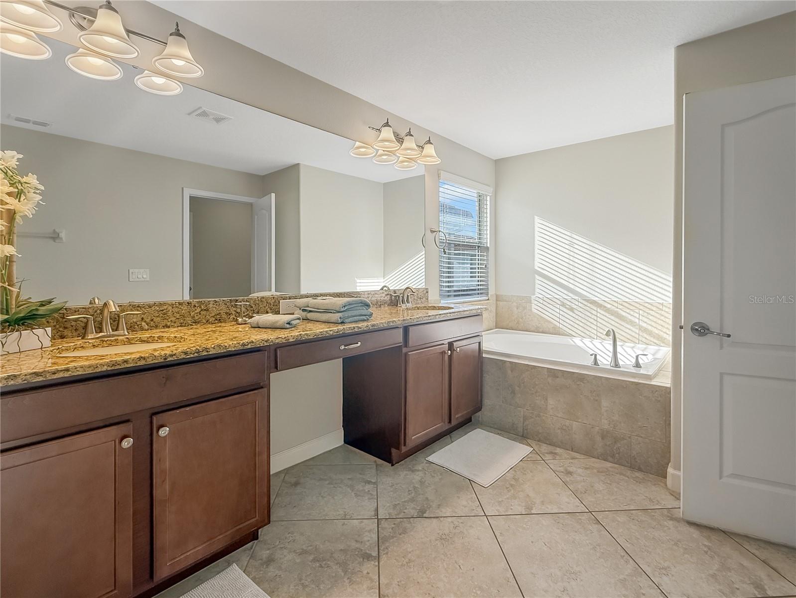 2942 Buccaneer Palm Rd Property Photo 16