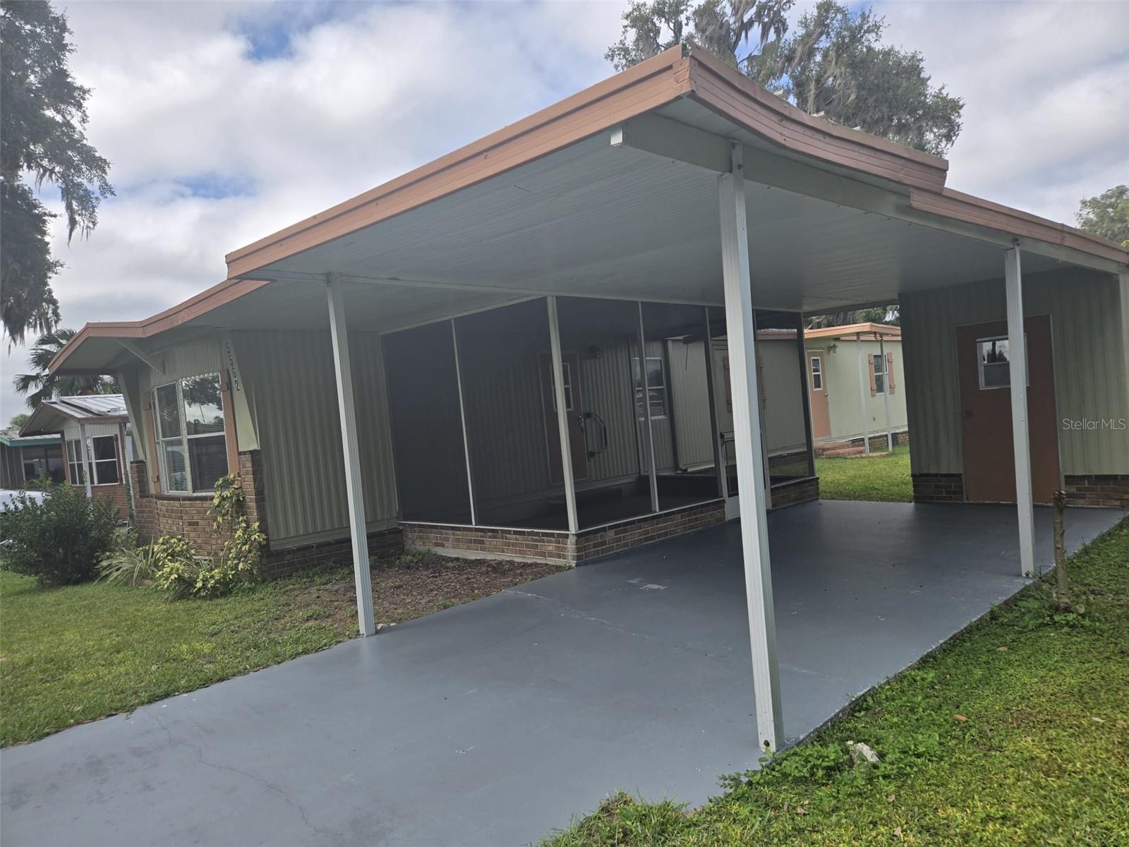 5562 Lansing Dr Property Photo 4