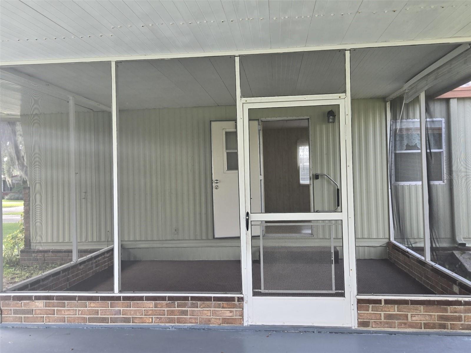 5562 Lansing Dr Property Photo 12