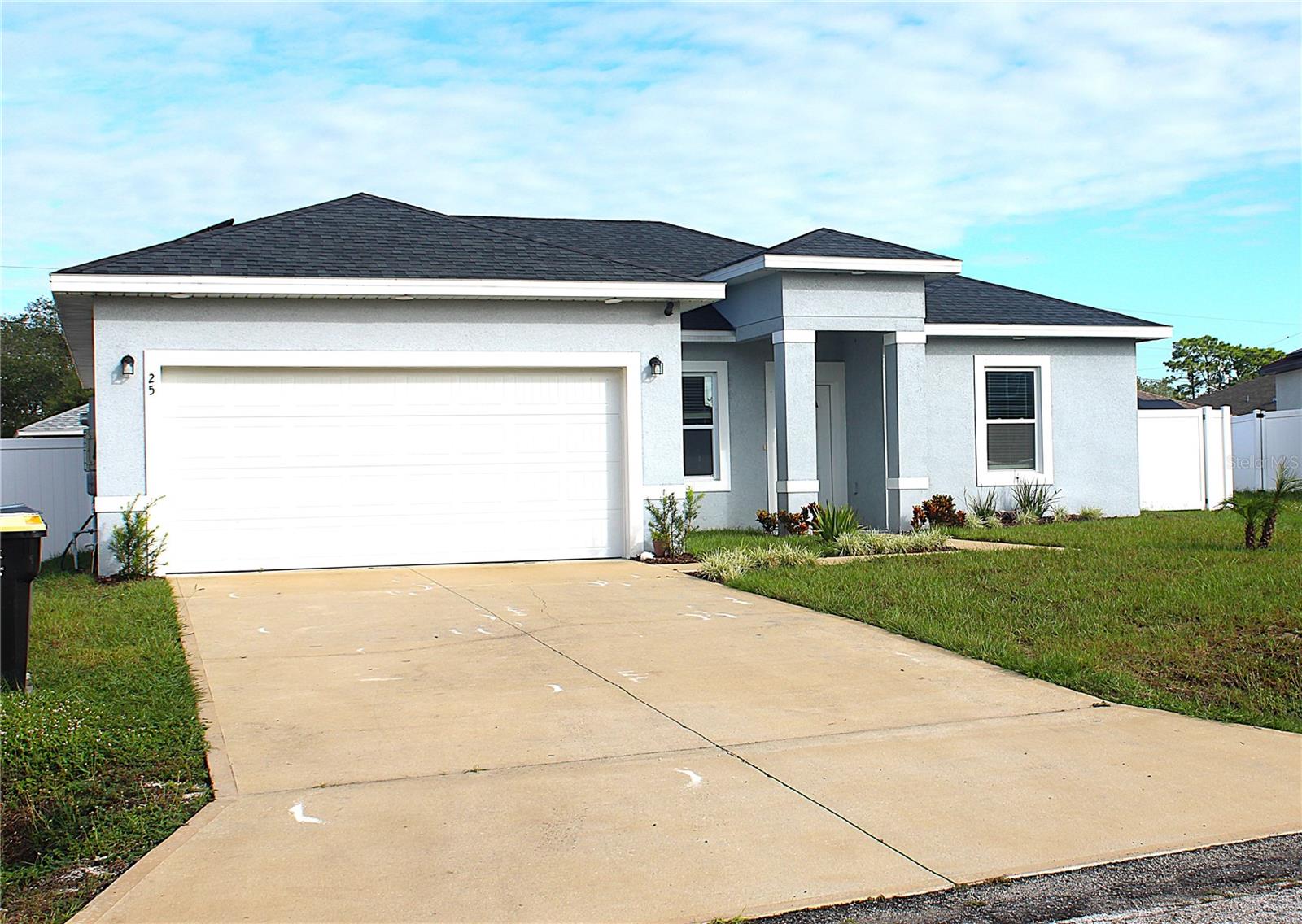 25 Zinnia Ln E Property Photo 2
