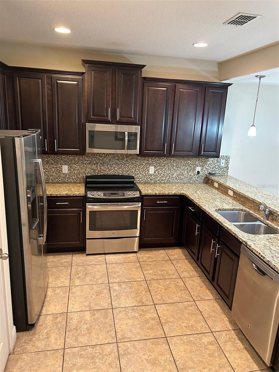 8135 Roseville Blvd Property Photo 9
