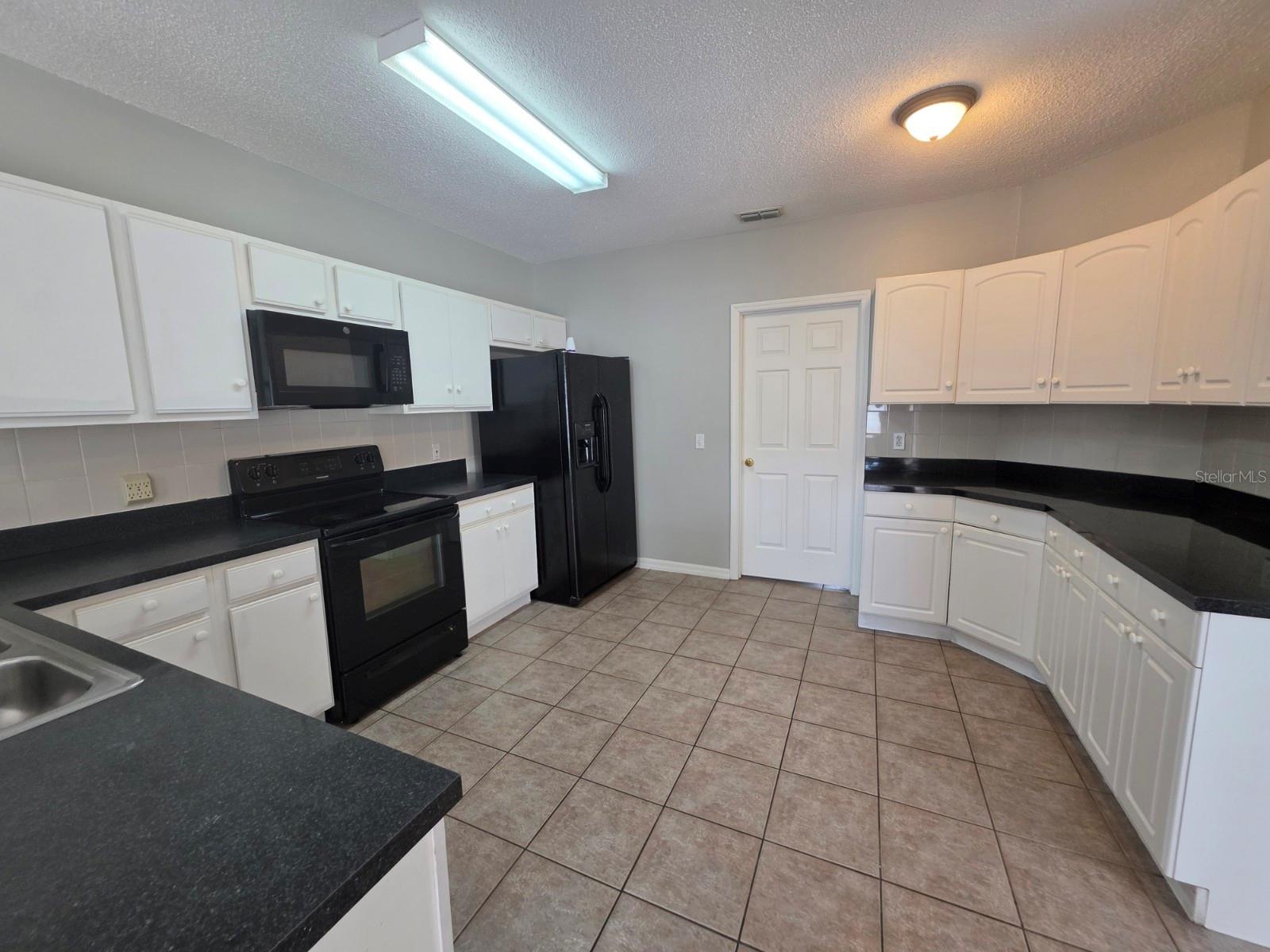 579 Kilimanjaro Dr Property Photo 5
