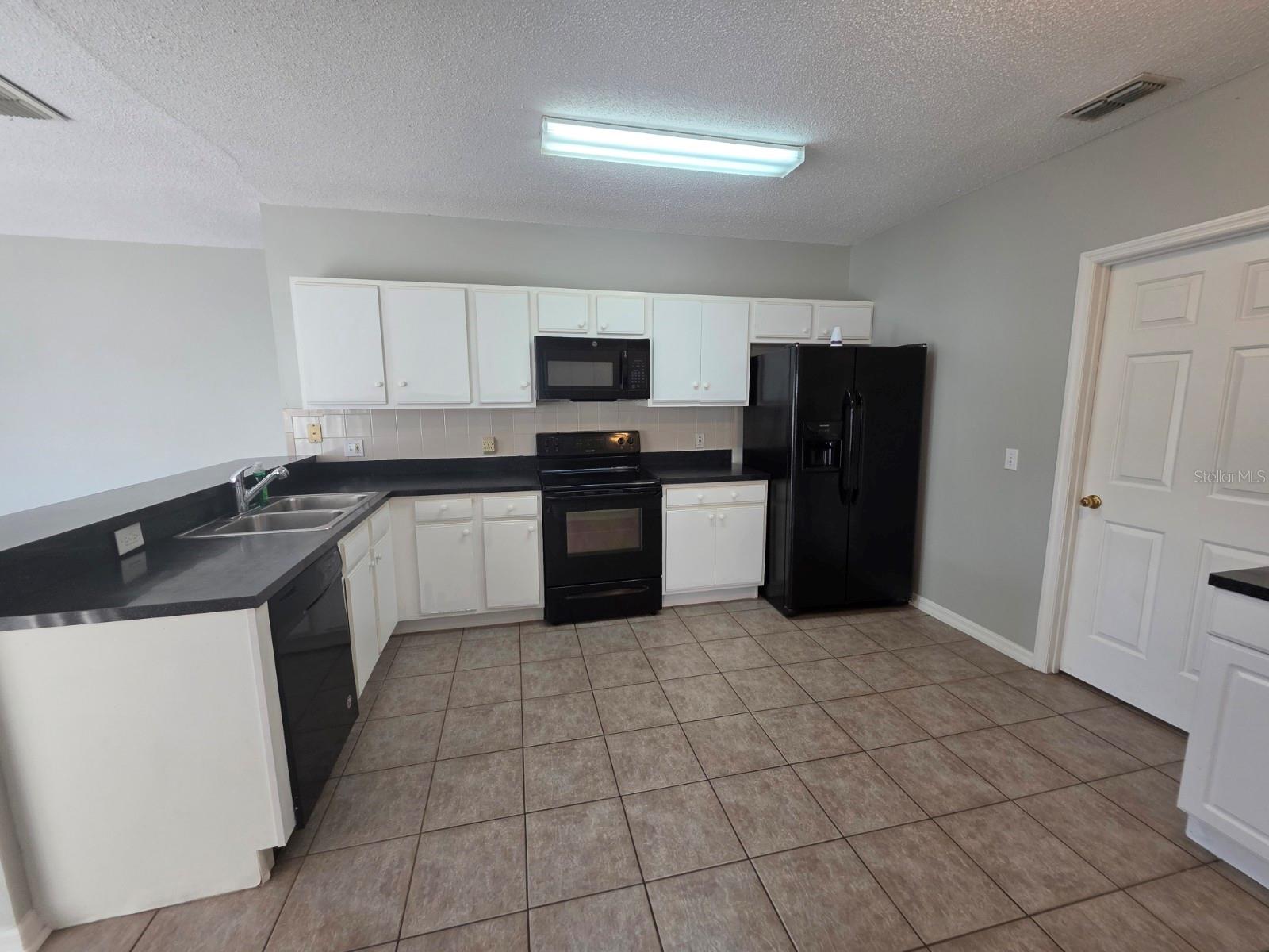 579 Kilimanjaro Dr Property Photo 8