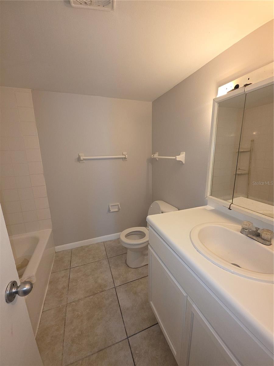 921 W Oak Ridge Rd #921c Property Photo 9