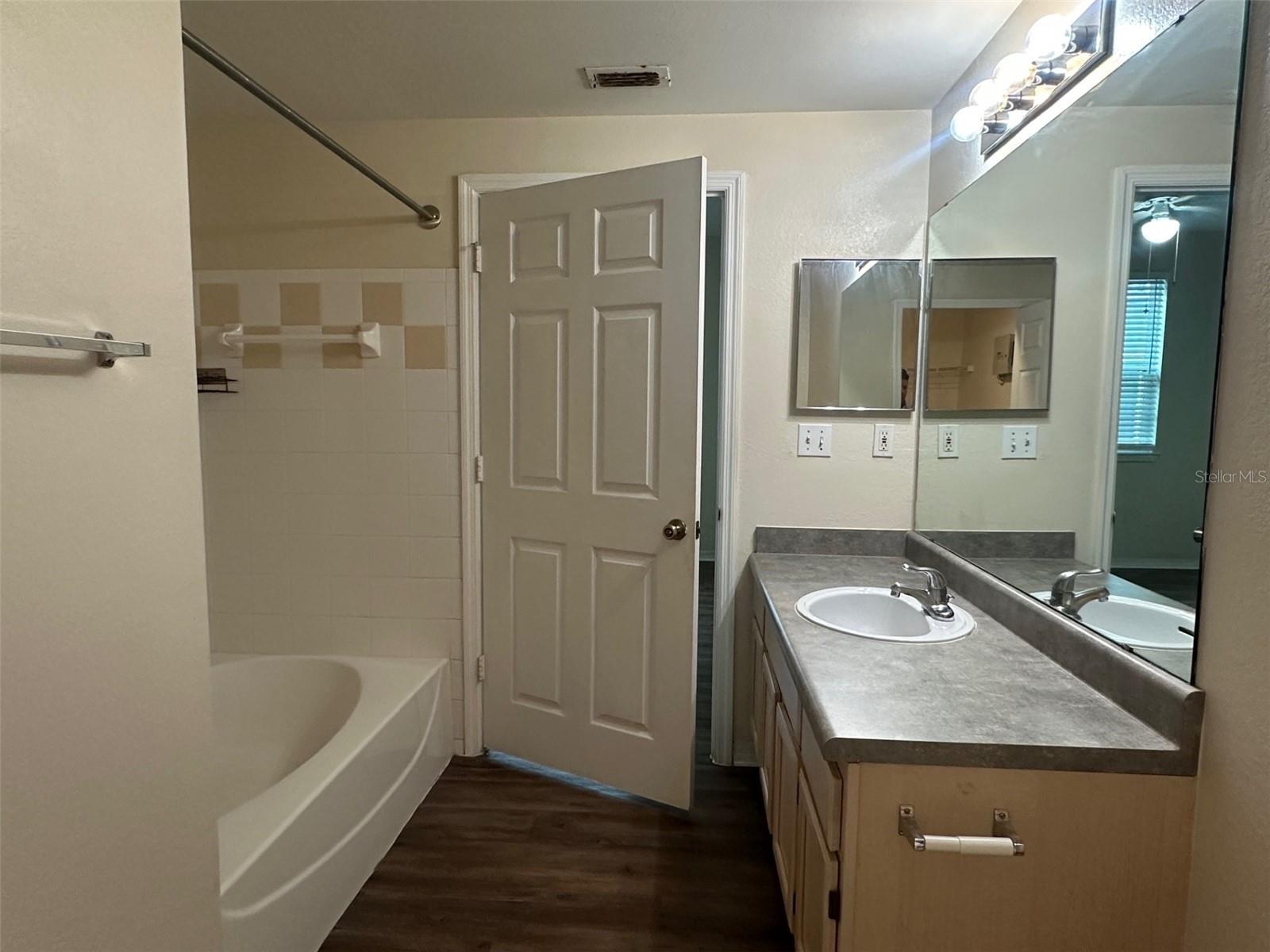 3324 Parkchester Square Blvd #102 Property Photo 19