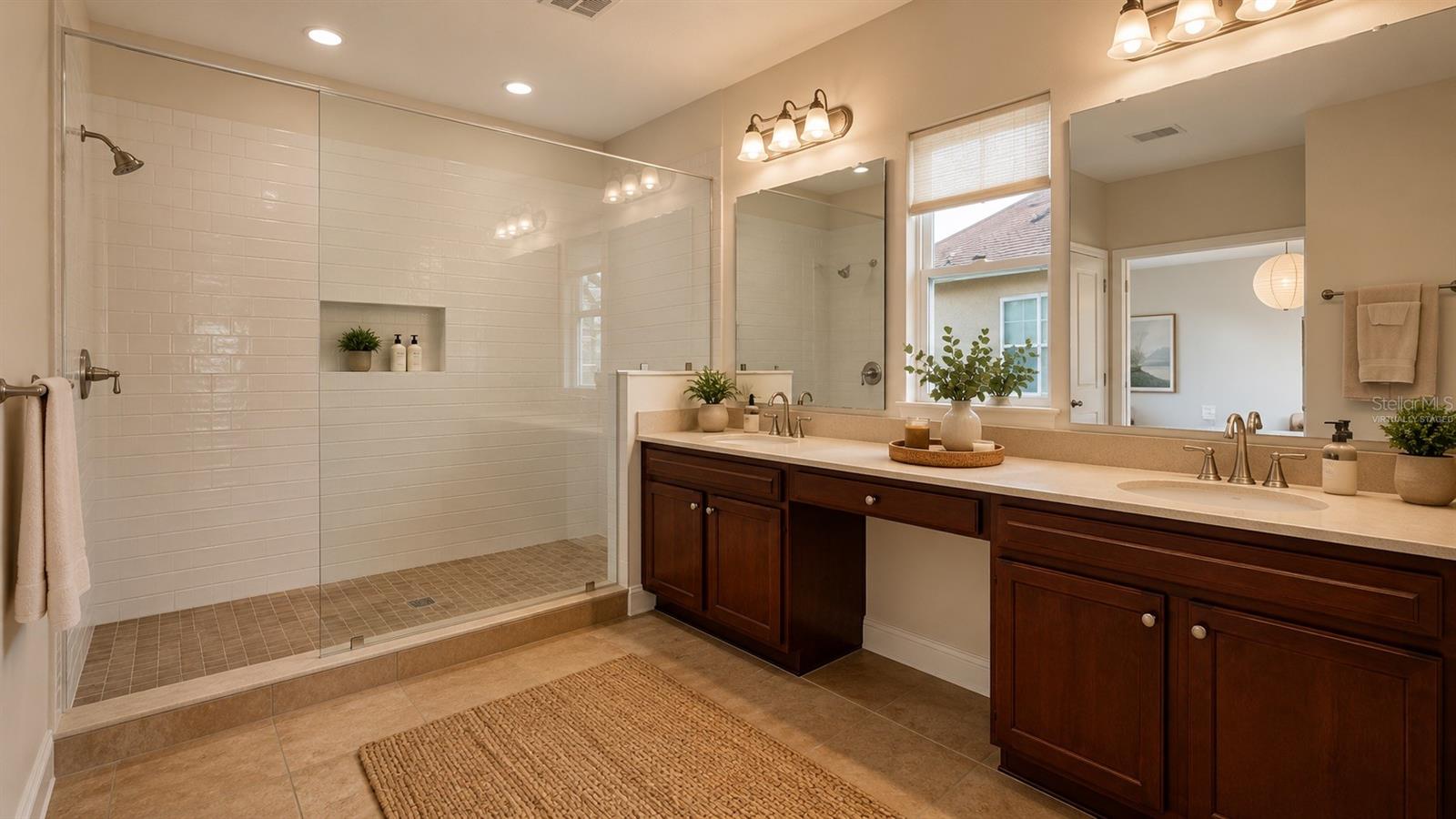 8724 Peachtree Park Ct Property Photo 17