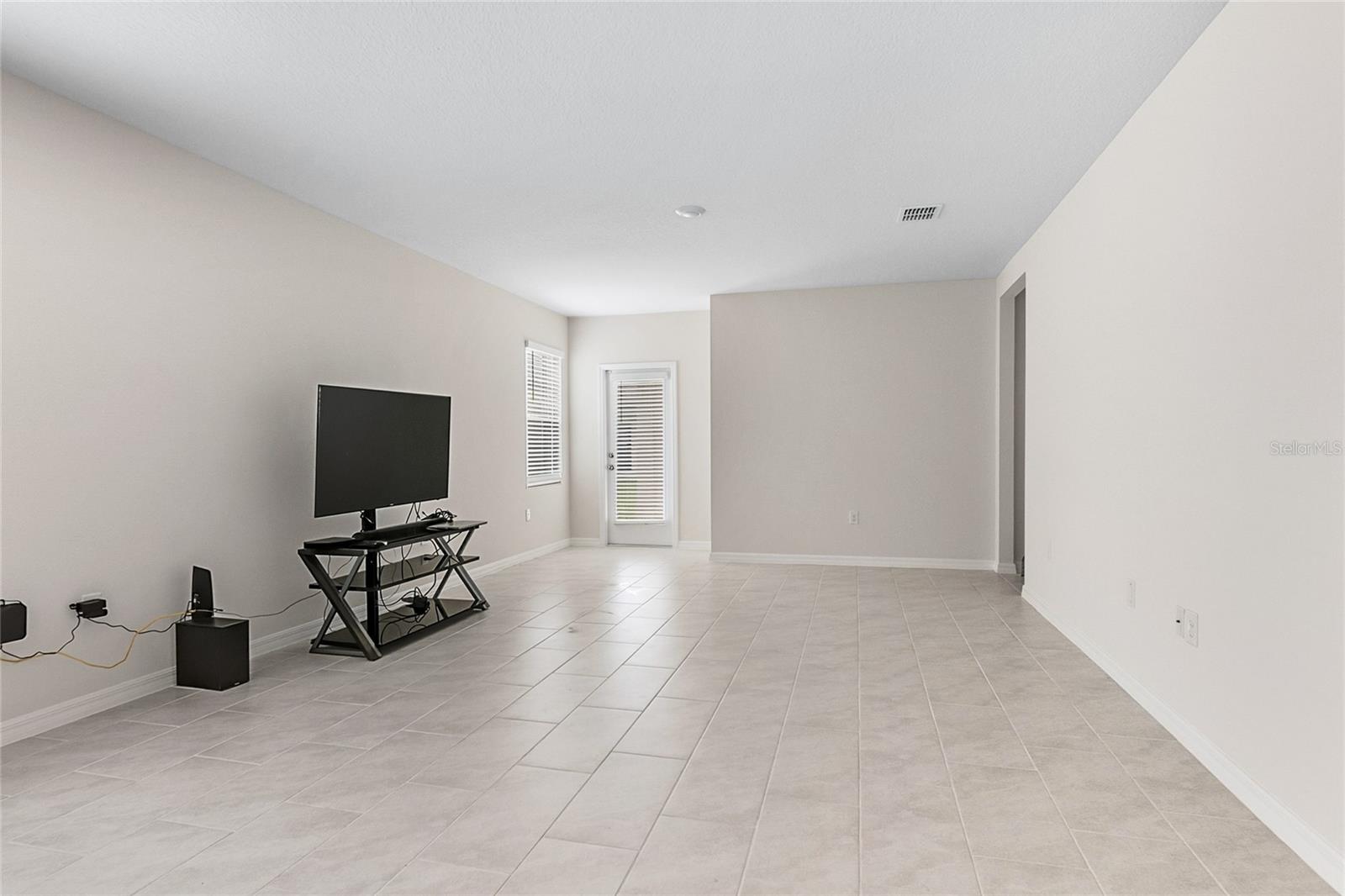 3306 Pine Lily Ave Property Photo 8