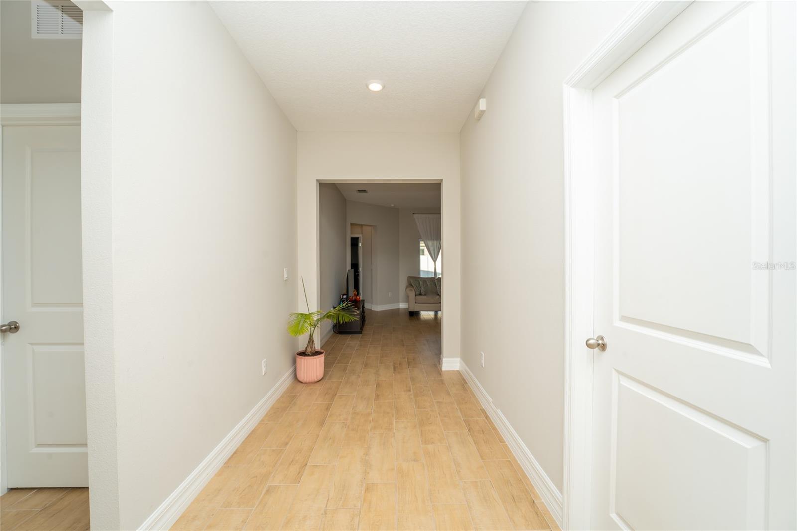 1177 Fox Hedge Ln Property Photo 18