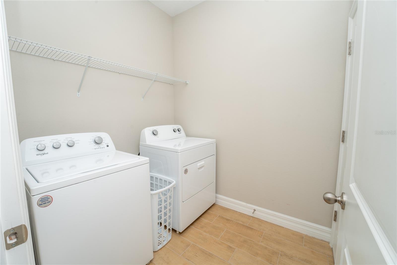 1177 Fox Hedge Ln Property Photo 19