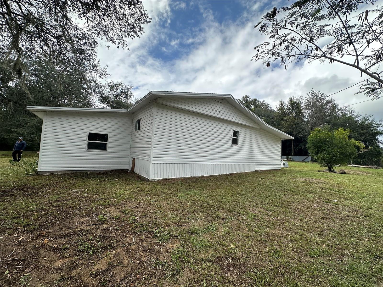 17405 Ne 38th Lane Rd Property Photo 2
