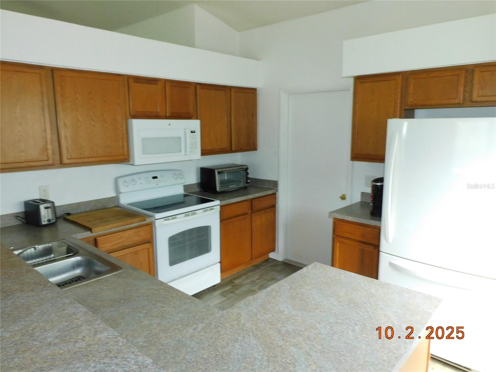 2542 Camphorwood Cir Property Photo 2