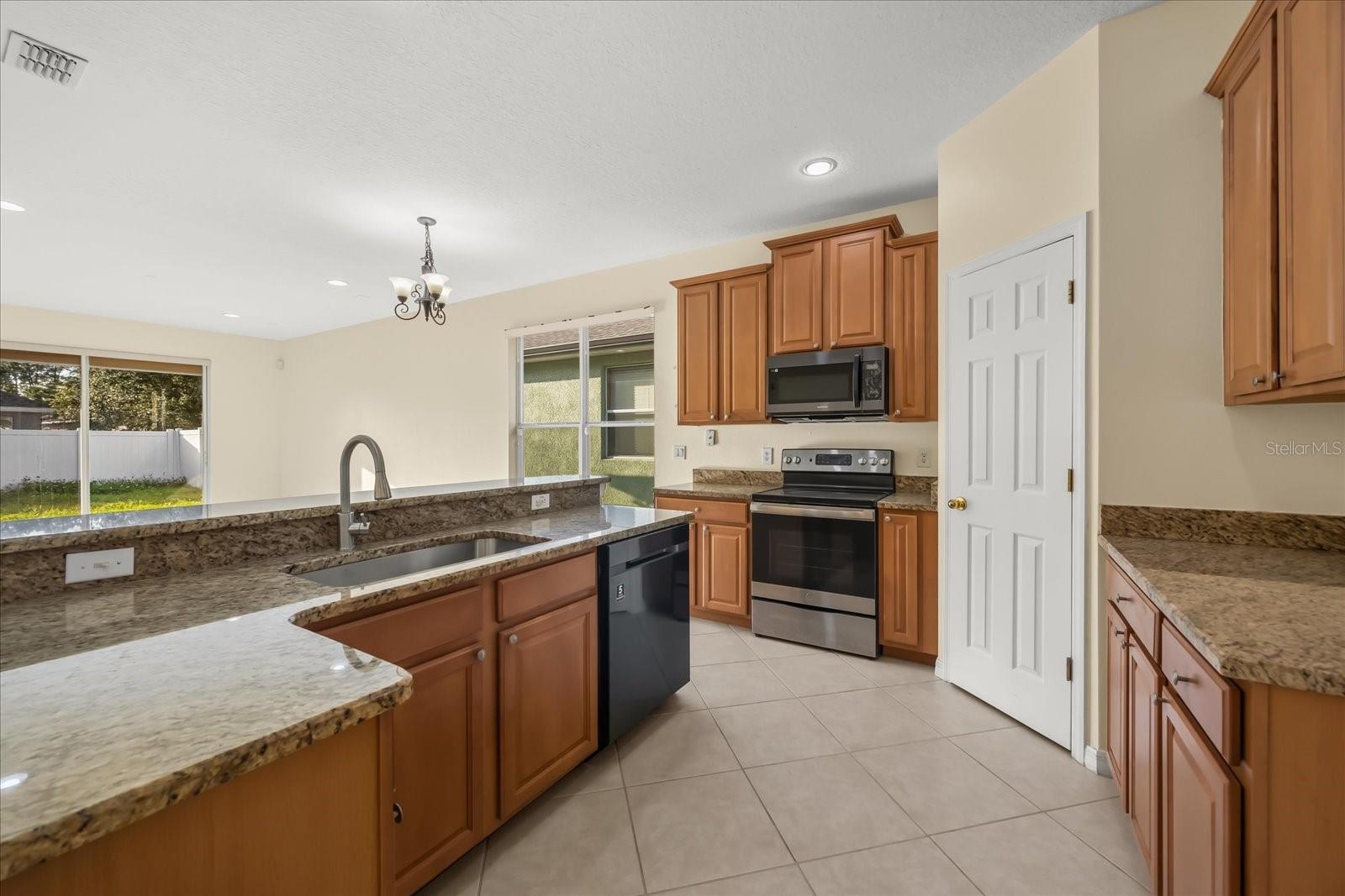 9427 Edenshire Cir Property Photo 4