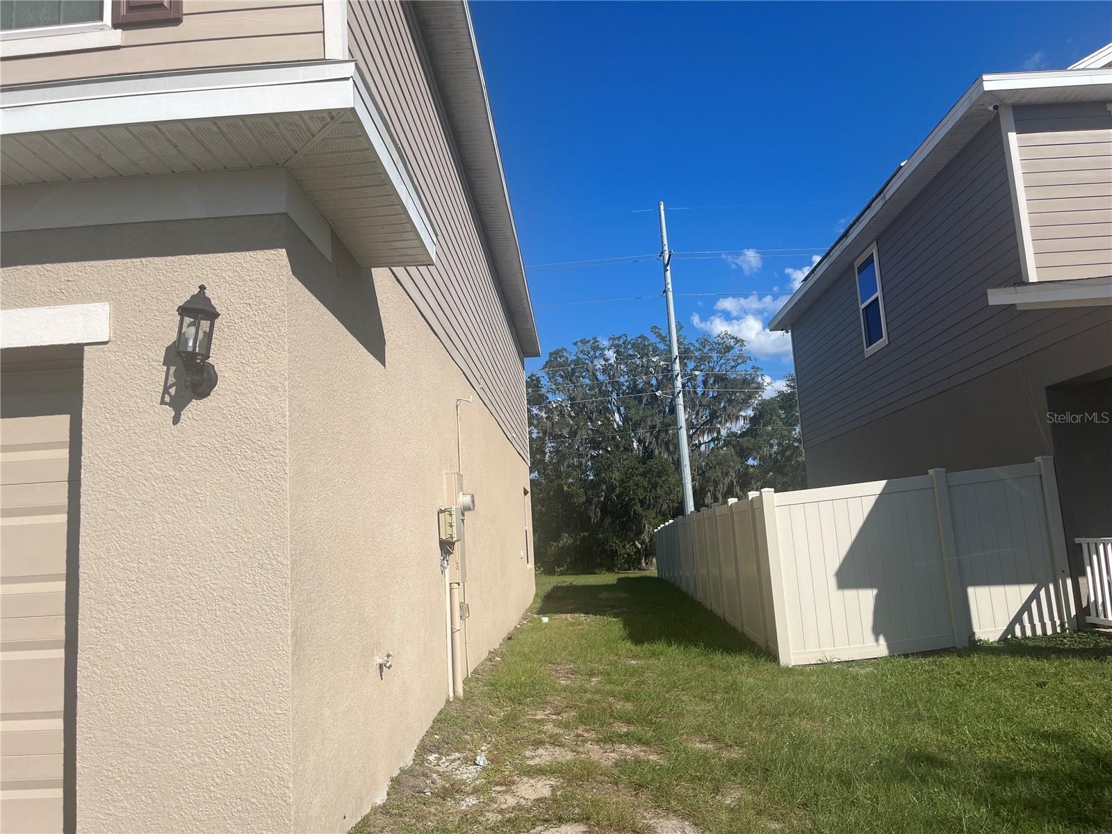 823 Chinoy Rd Property Photo 4