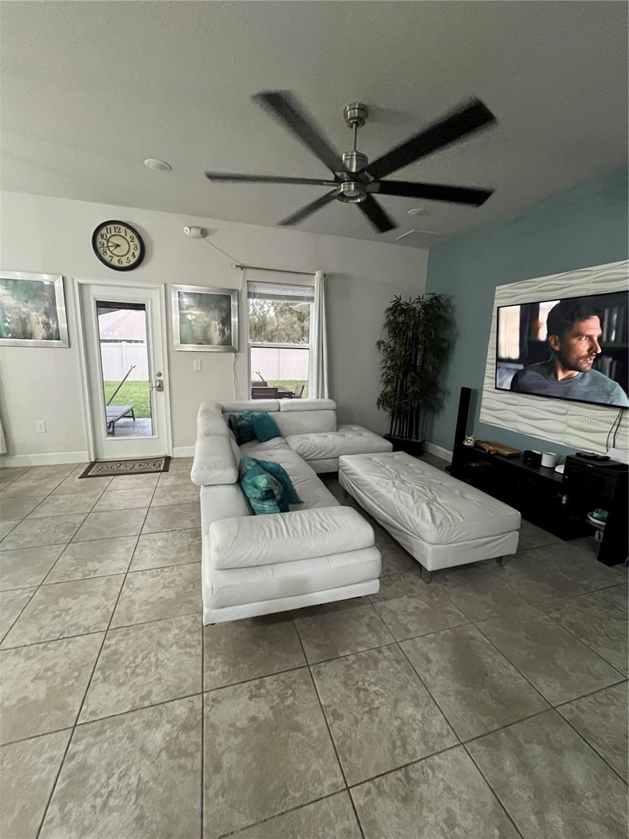 823 Chinoy Rd Property Photo 20