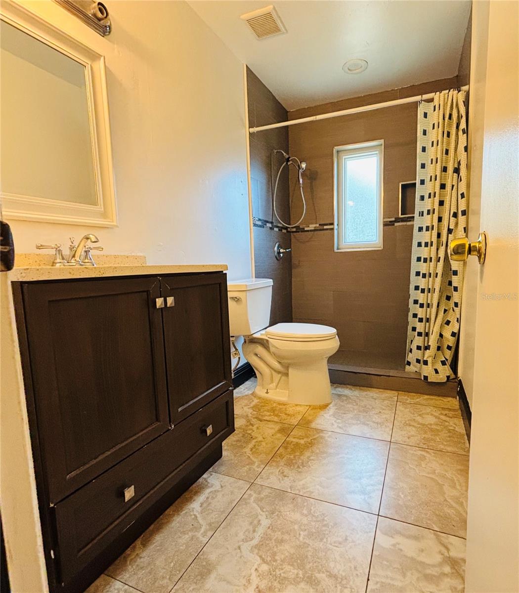 710 East Ct Property Photo 16