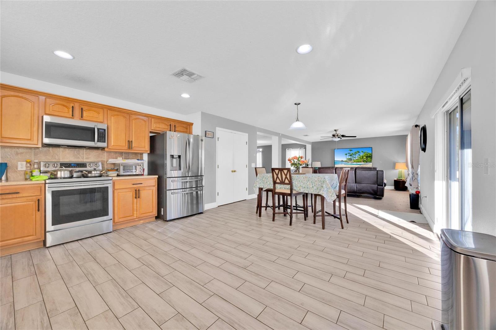 4647 Caverns Dr Property Photo 10