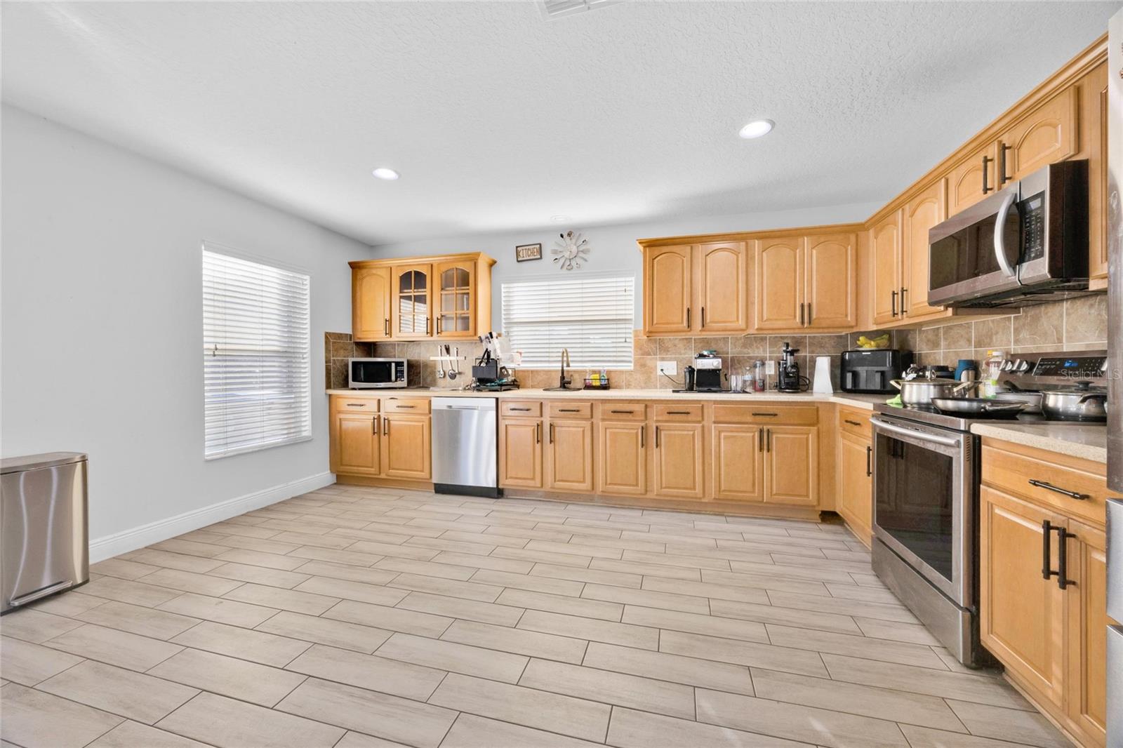 4647 Caverns Dr Property Photo 11