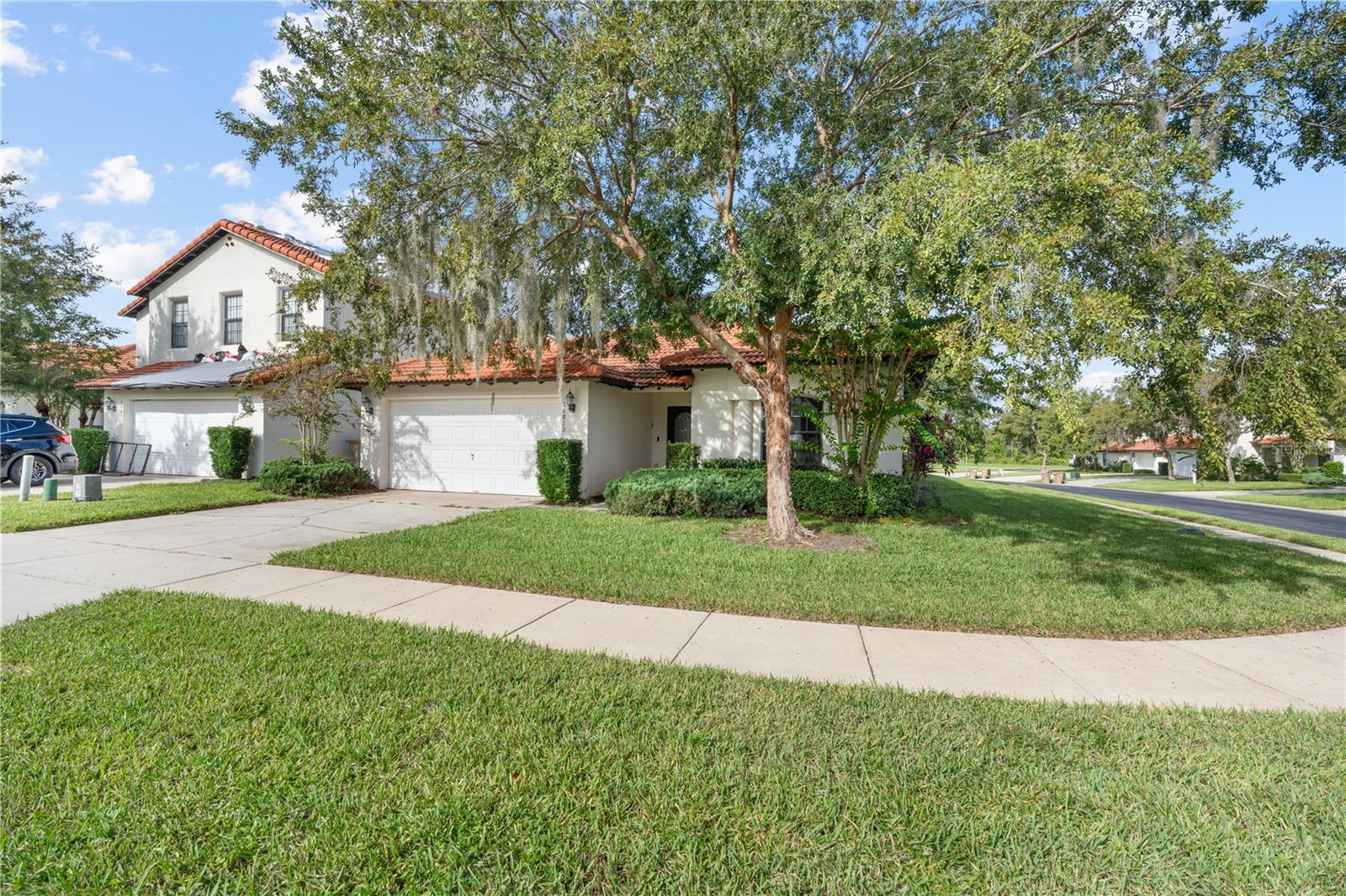 16813 Lazy Breeze Loop Property Photo 2