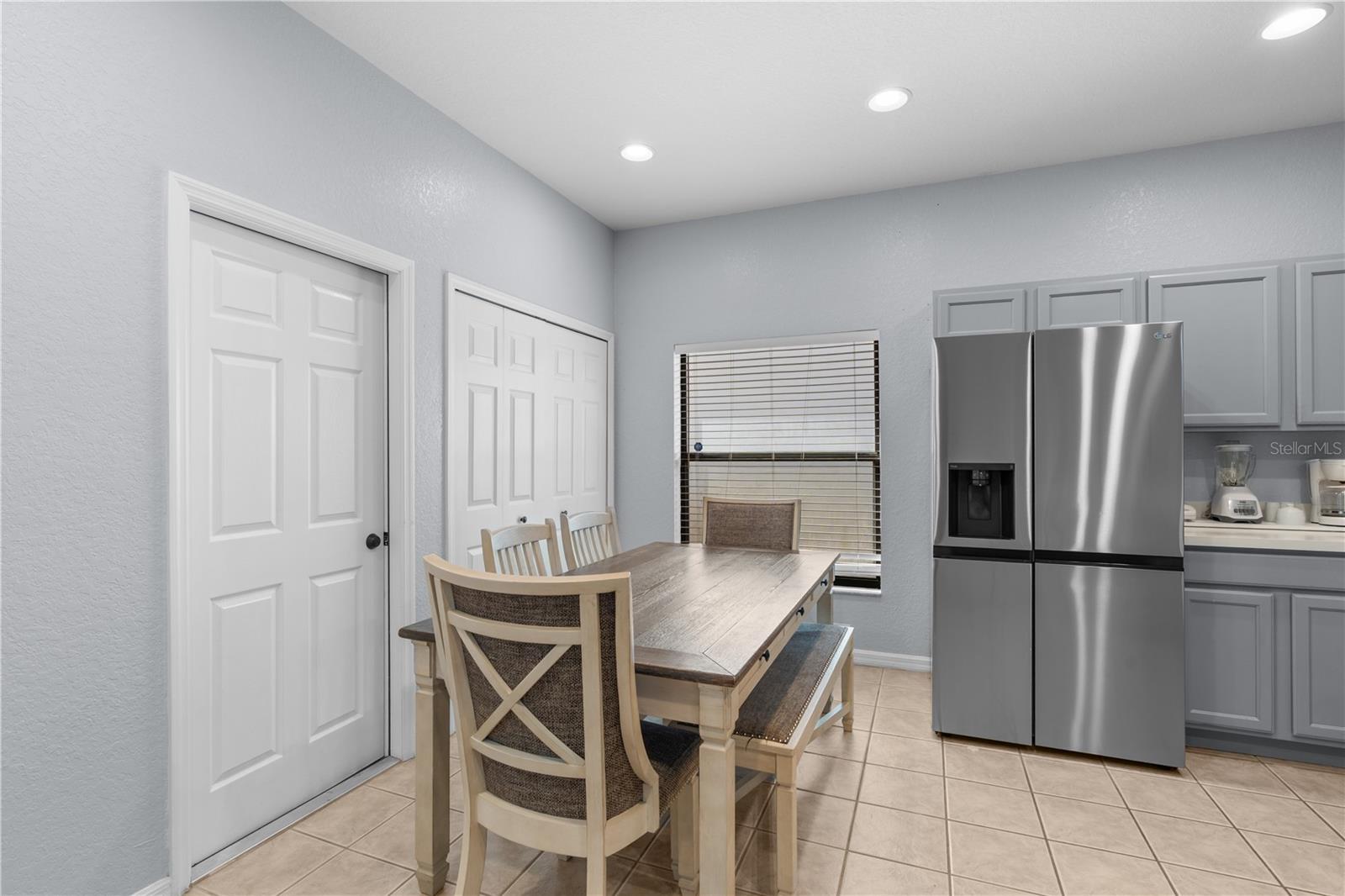16813 Lazy Breeze Loop Property Photo 7