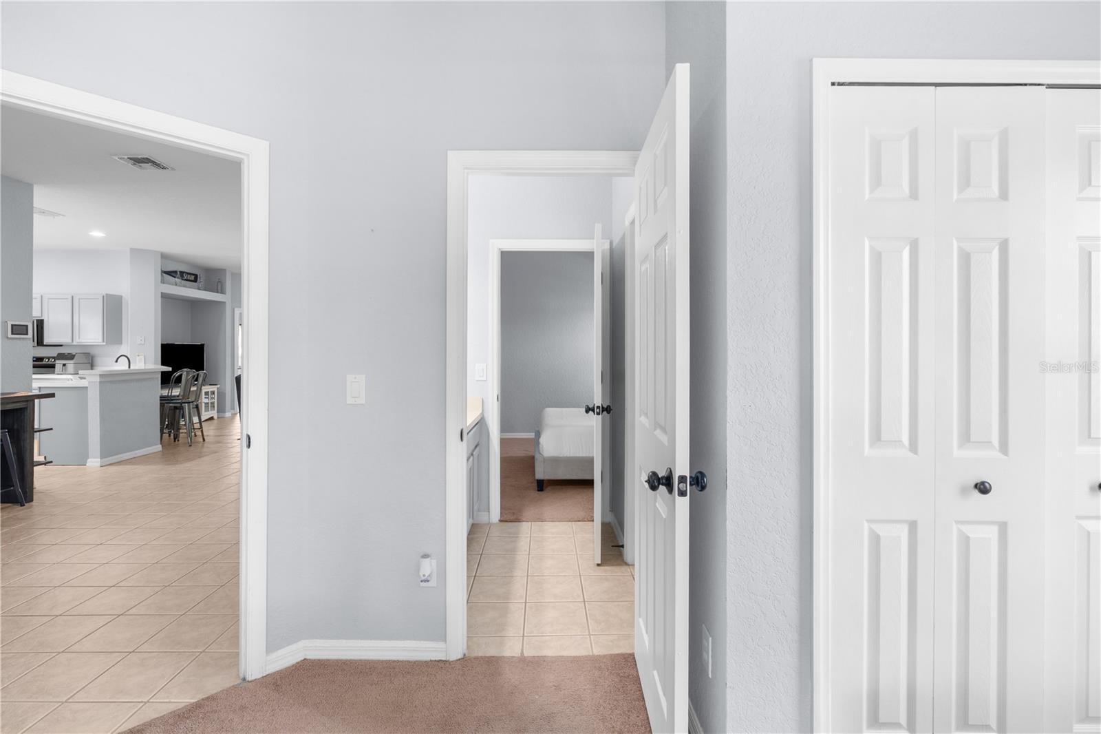 16813 Lazy Breeze Loop Property Photo 10