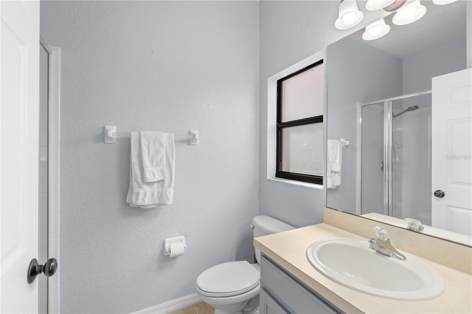 16813 Lazy Breeze Loop Property Photo 12