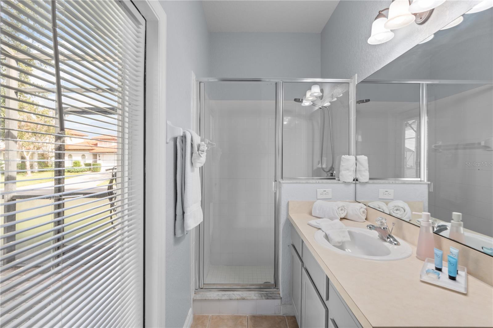 16813 Lazy Breeze Loop Property Photo 15