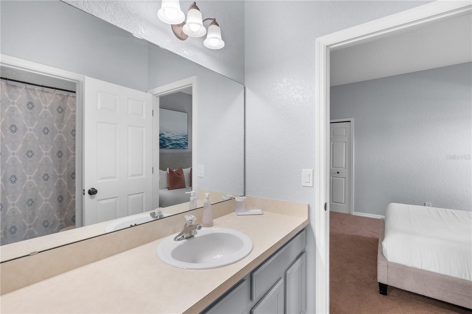 16813 Lazy Breeze Loop Property Photo 16