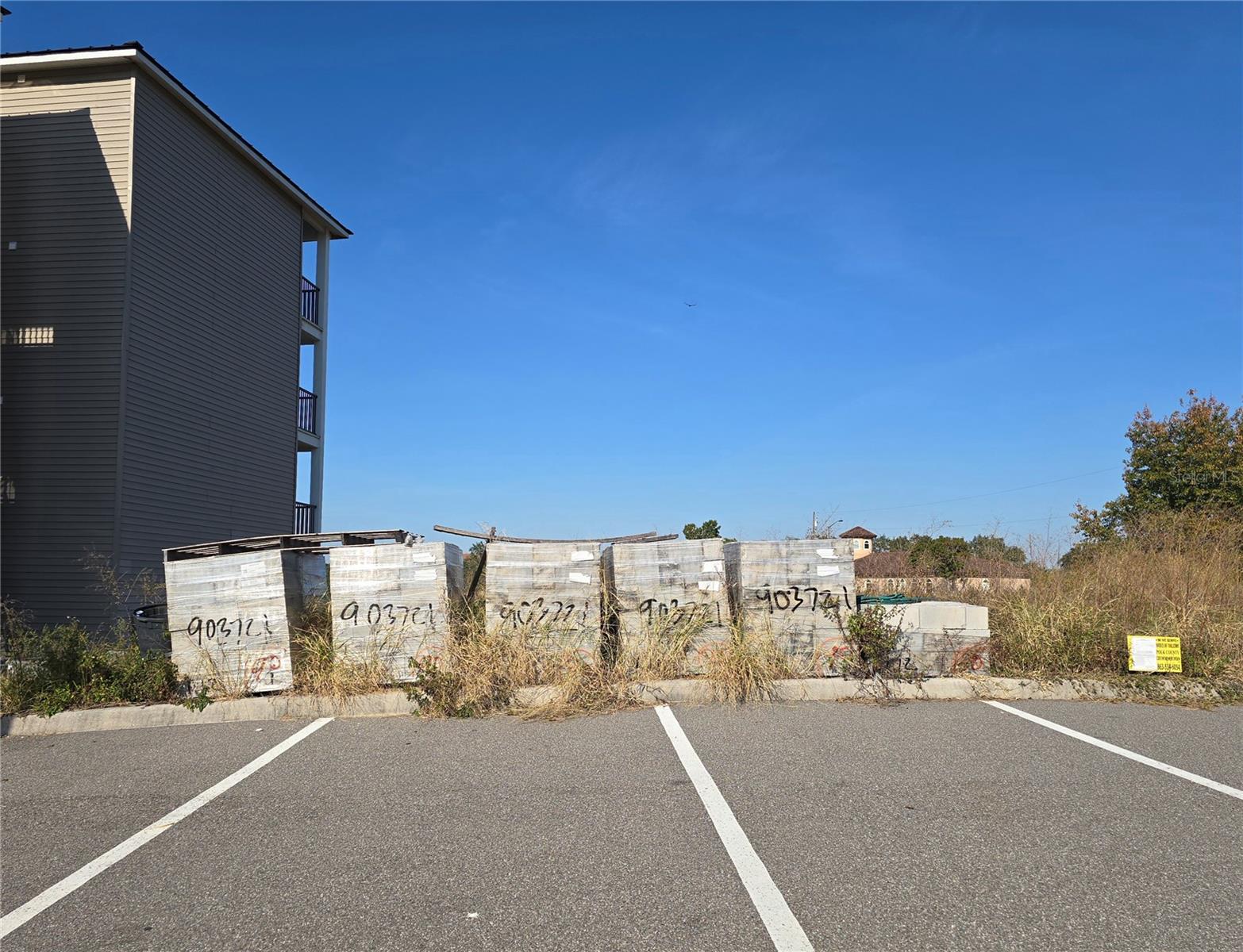 811 Retreat Blvd #201 Property Photo 4